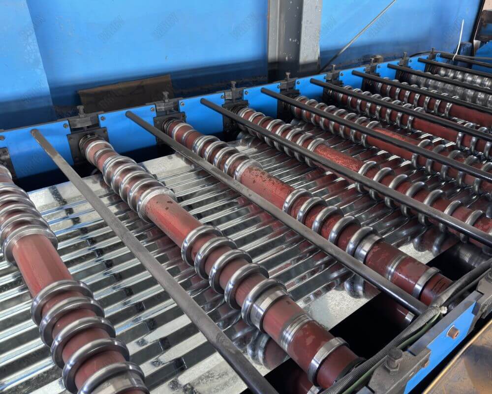 Manufacturing process of components for aquaculture tanks, showcasing metal rollers