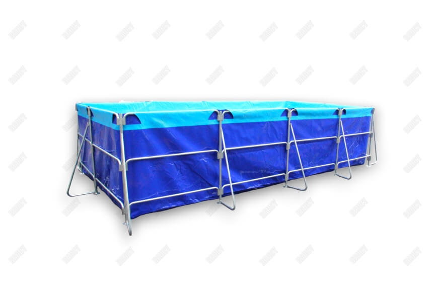 Galvanized tube support for outdoor fish tank, ensuring stability and strength