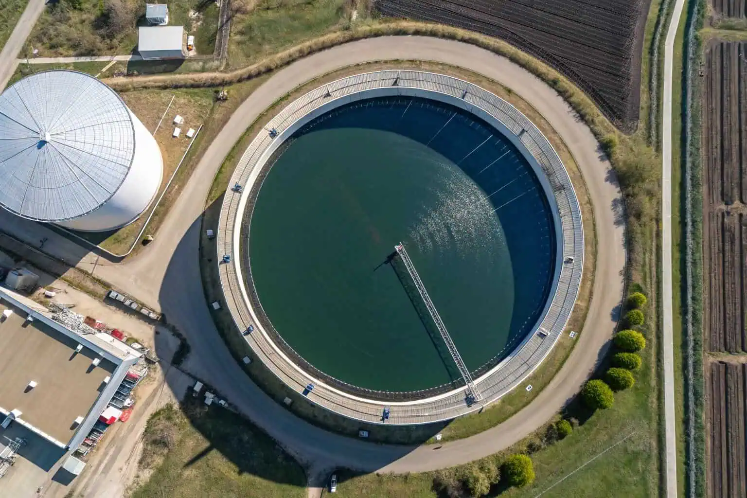 A collage of America's biggest exports like machinery and aircraft