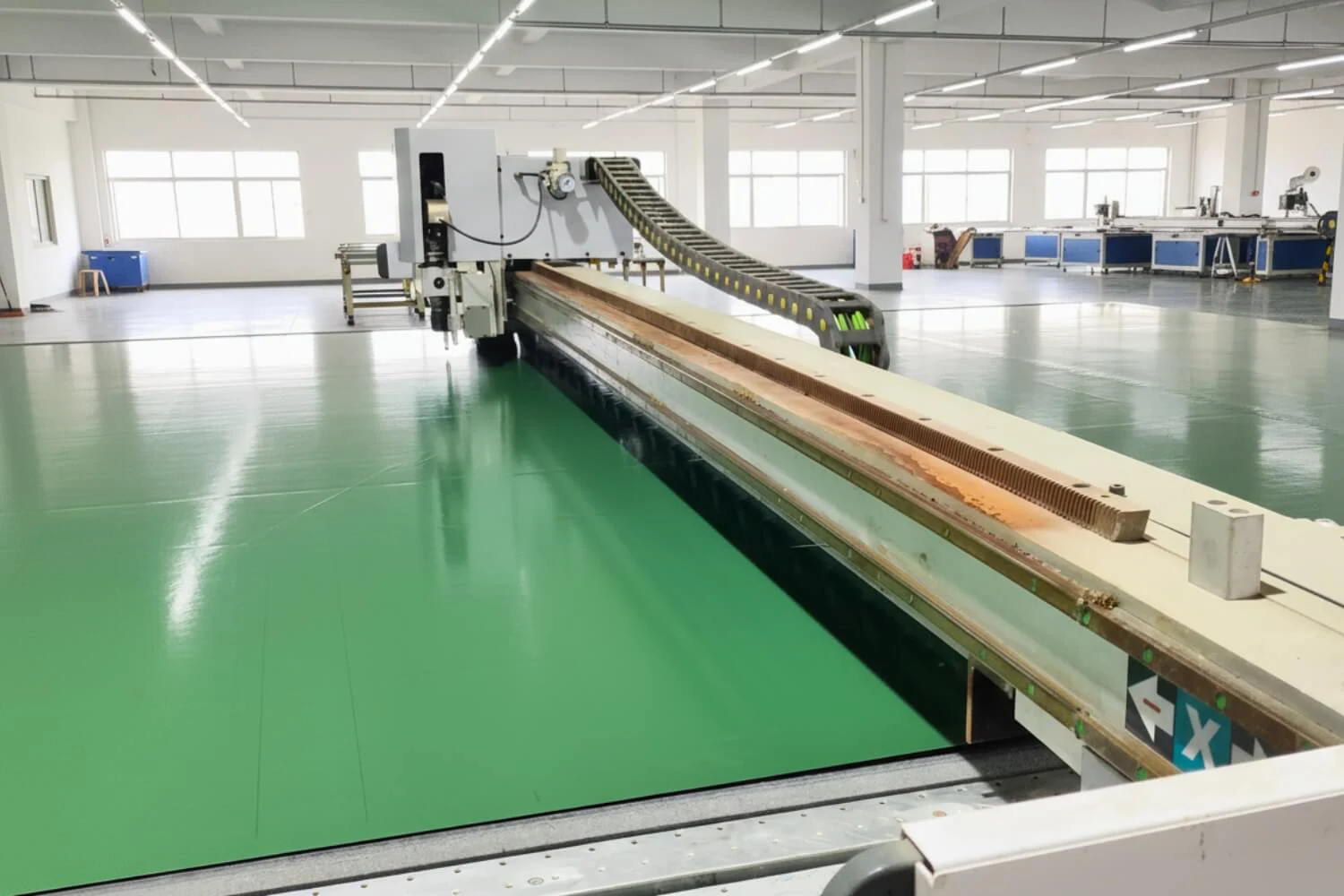 Automated CNC cutting table slicing flexible tank fabric material