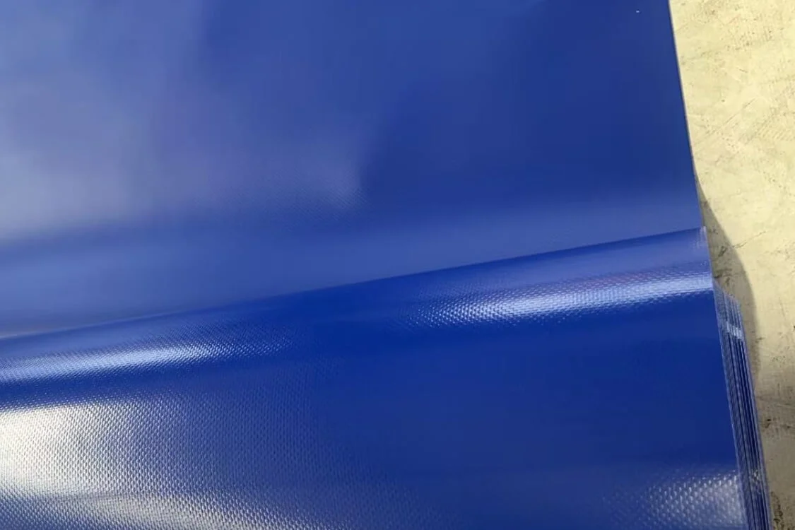 High-quality welded PVC fish tank liner seam ensuring a smooth and flat surface safe for sensitive fish skin.