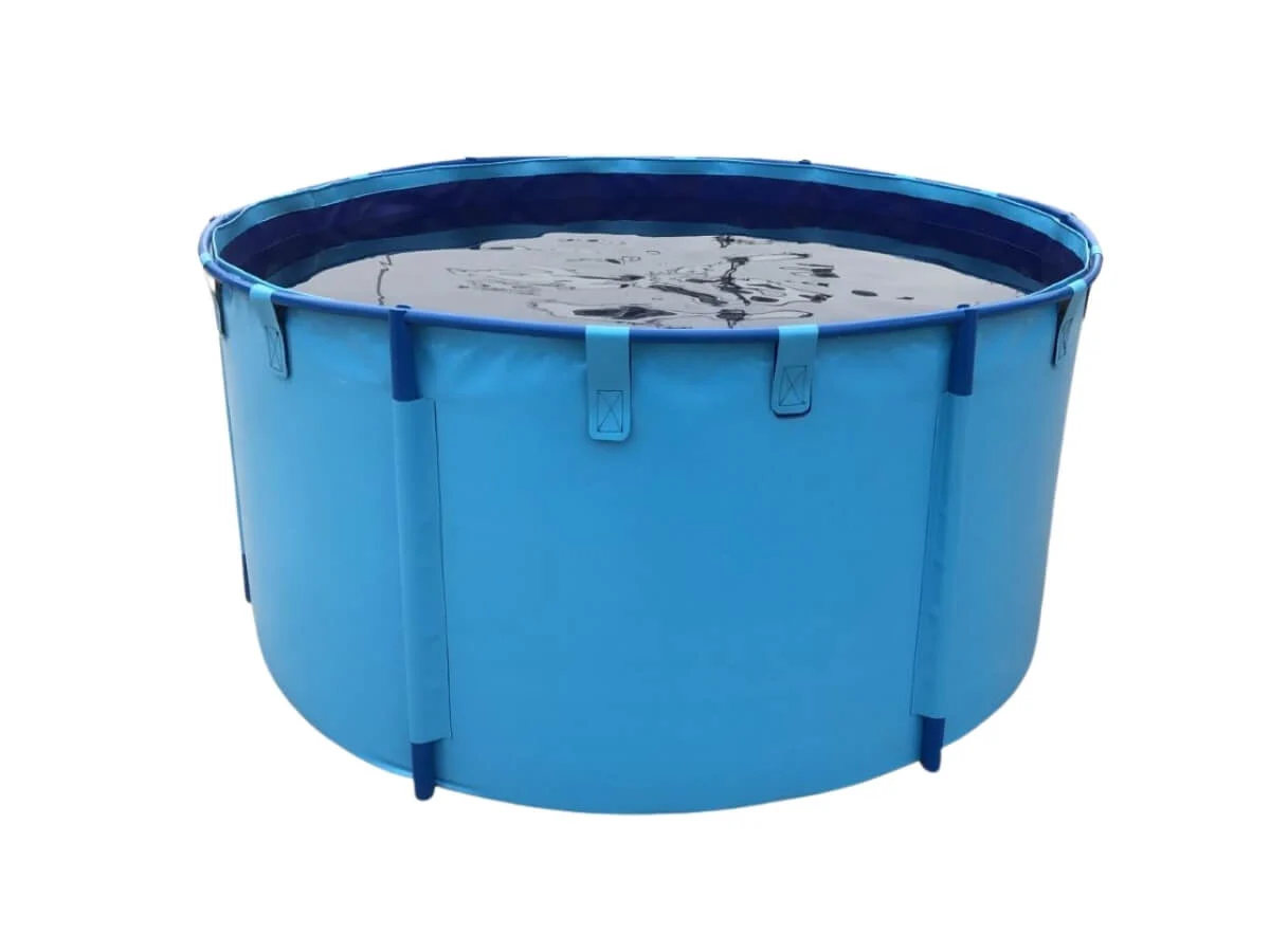 Round blue fish tank showing self-supporting structure that distributes water pressure evenly.