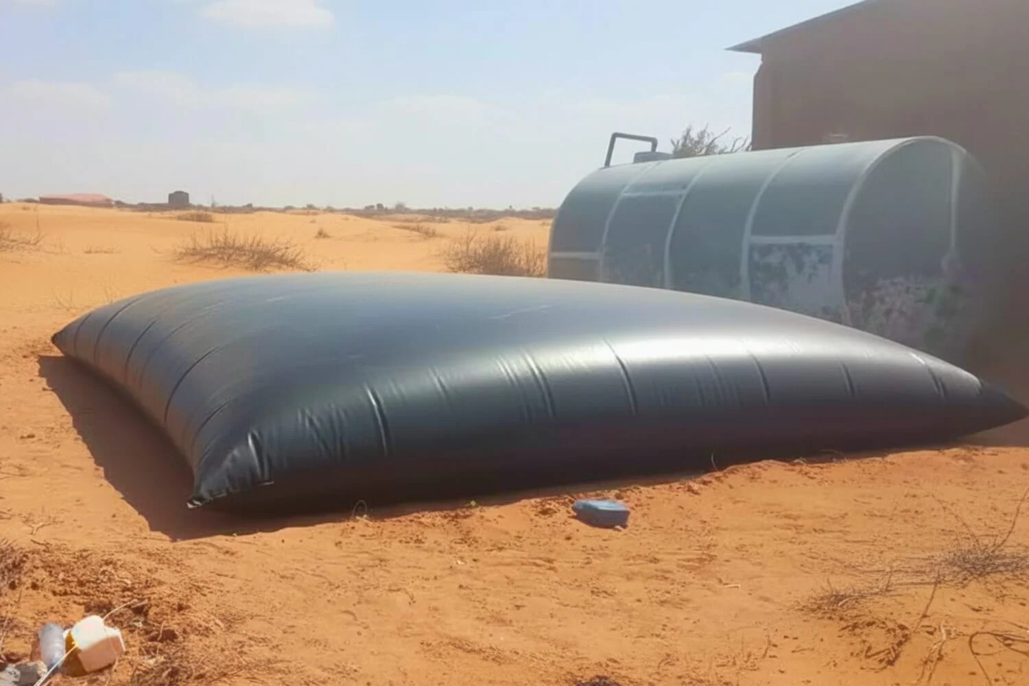 Closed system PVC pillow tank preventing water evaporation in arid farmland