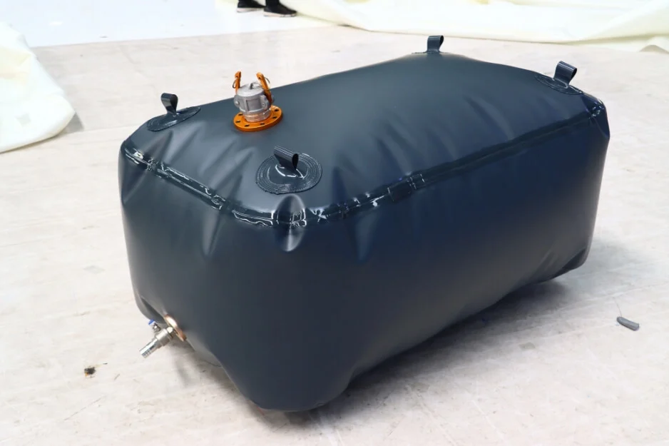 Rust-free aluminum alloy flange and stainless steel valve on a 400L diesel tank